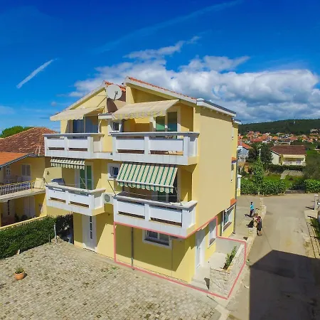 For 2 I 3 Min From I Close To Zadar *