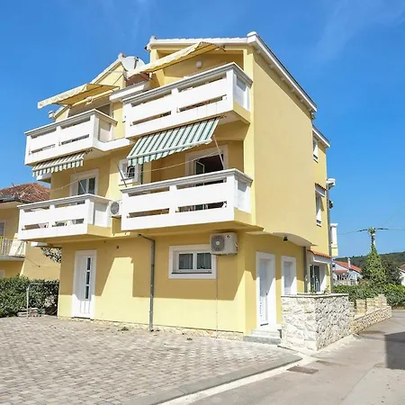 For 2 I 3 Min From I Close To Zadar Daire Bibinje